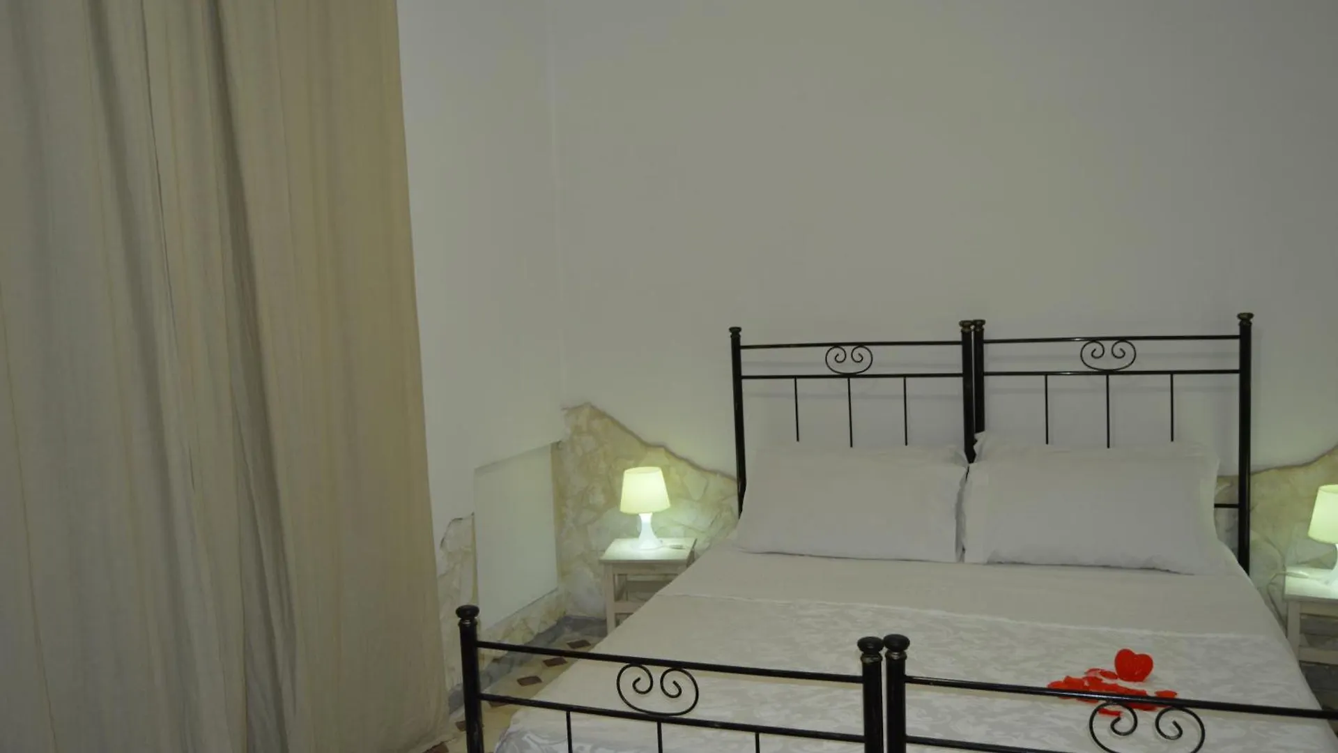 Bed & Breakfast Bed&Breakfast Vecchio Porto Aeroporto di Catania Fontana Rossa