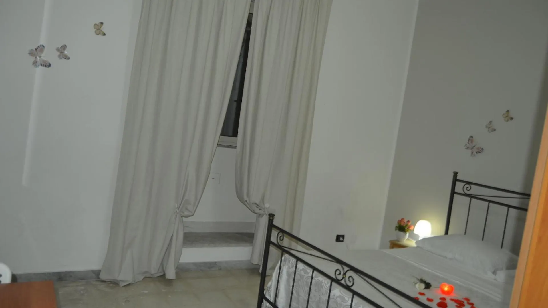 Bed&Breakfast Vecchio Porto Aeroporto di Catania Fontana Rossa 0*,  Italia