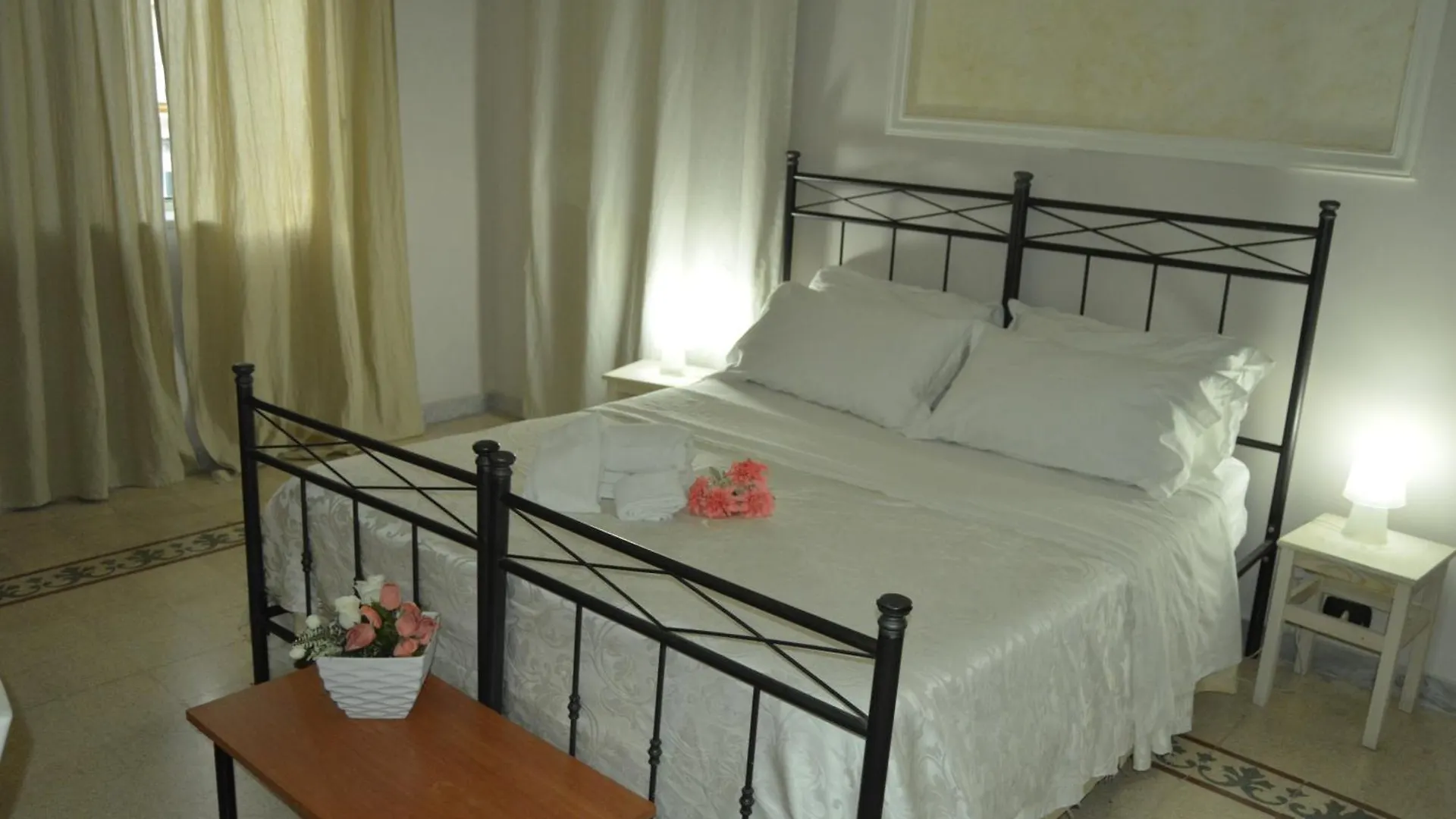Bed&Breakfast Vecchio Porto Aeroporto di Catania Fontana Rossa 0*,  Italia